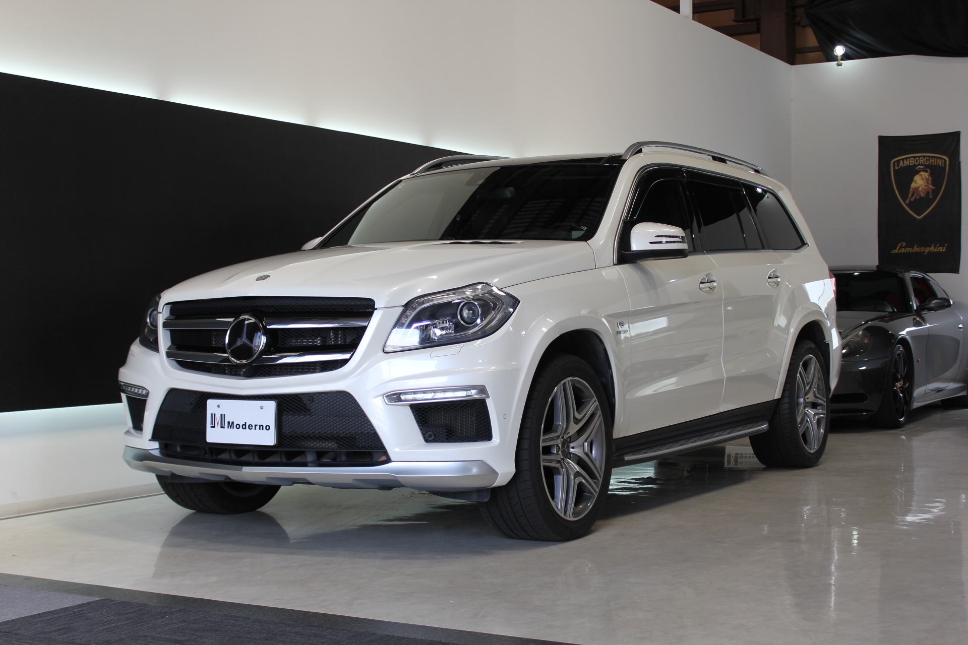 Amg Gl63 ａｍｇエクスクルーシブパッケージ 正規ディーラー車 左h ブラックレザー 頭金０円 月々2 8万円からローンok 在庫車情報 Moderno モデルノ