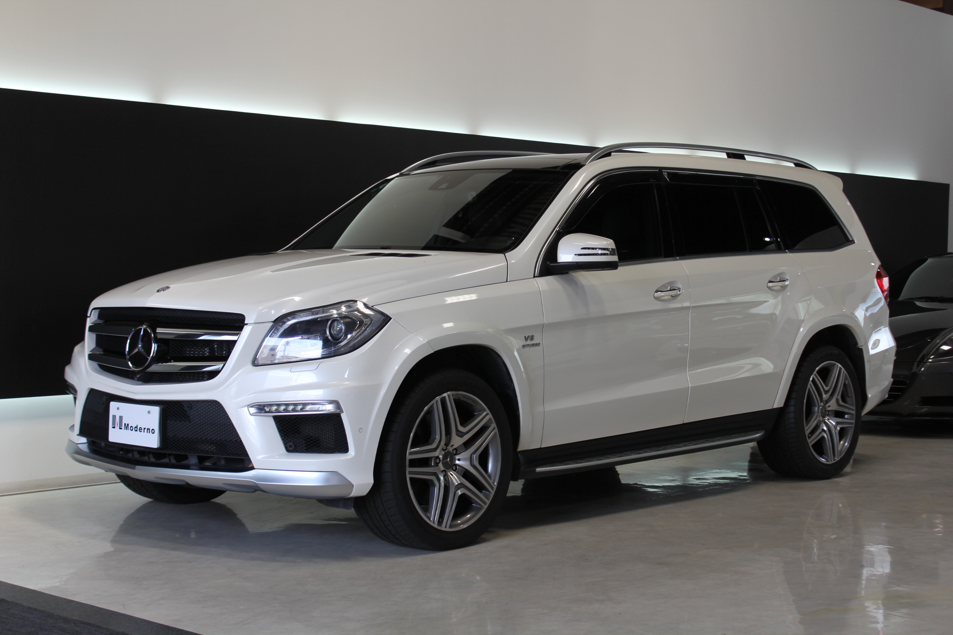 Amg Gl63 ａｍｇエクスクルーシブパッケージ 正規ディーラー車 左h ブラックレザー 頭金０円 月々2 8万円からローンok 在庫車情報 Moderno モデルノ