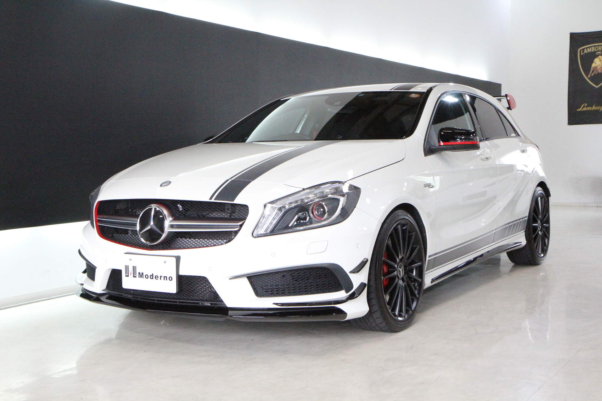 Amg メルセデス ベンツ メルセデス ベンツ A 45 Amg 4matic Edtion1 正規ディーラー車 全国限定600台 頭金０円 月々2万円からローンok 在庫車情報 Moderno モデルノ